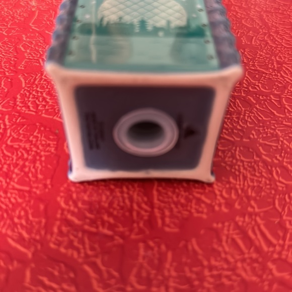 Epcot food and wine festival 2022 trash can salt /pepper shaker Disney Parks WDW - Picture 5 of 6